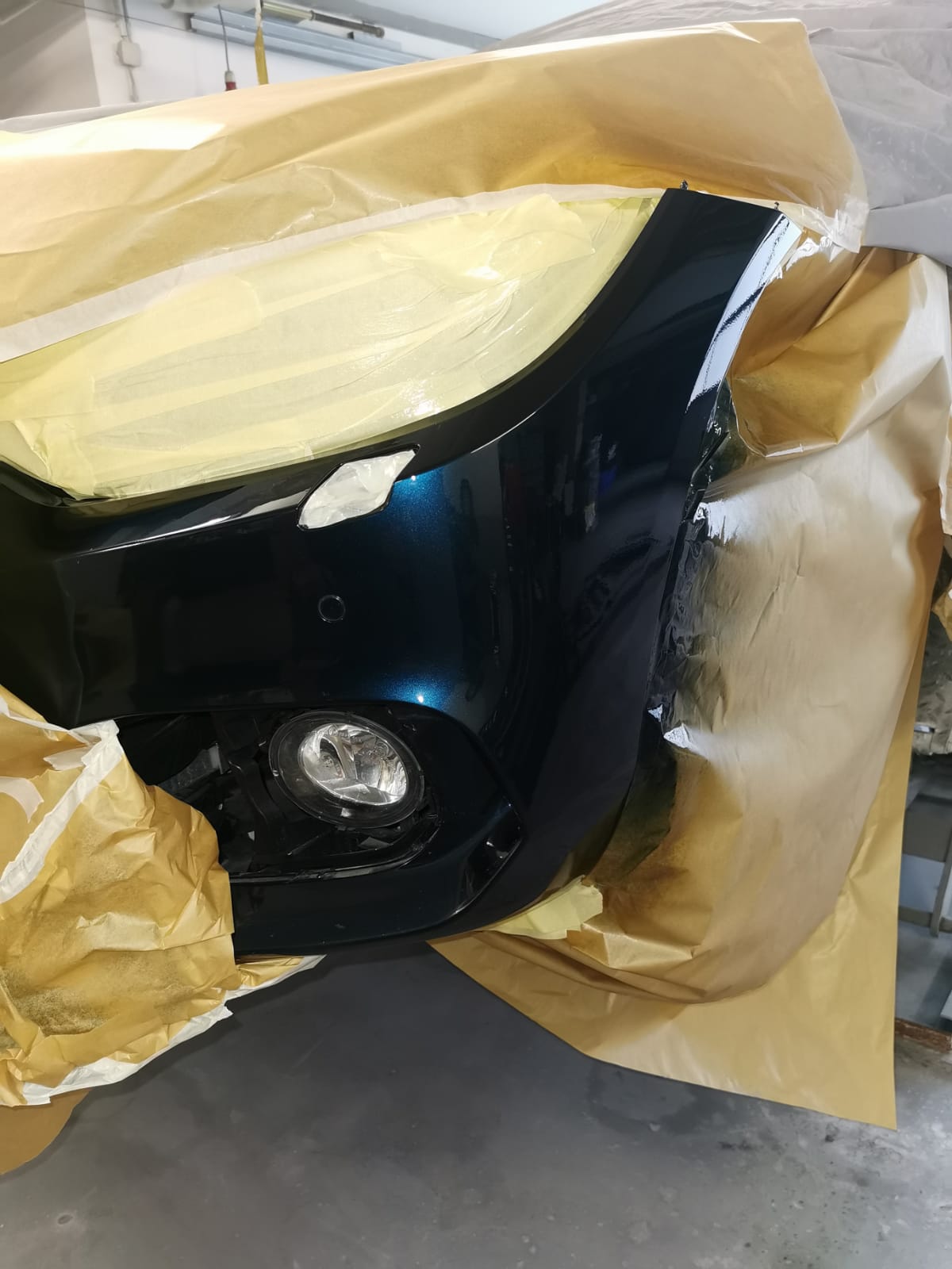 Stoßstange wird repariert - Nachher