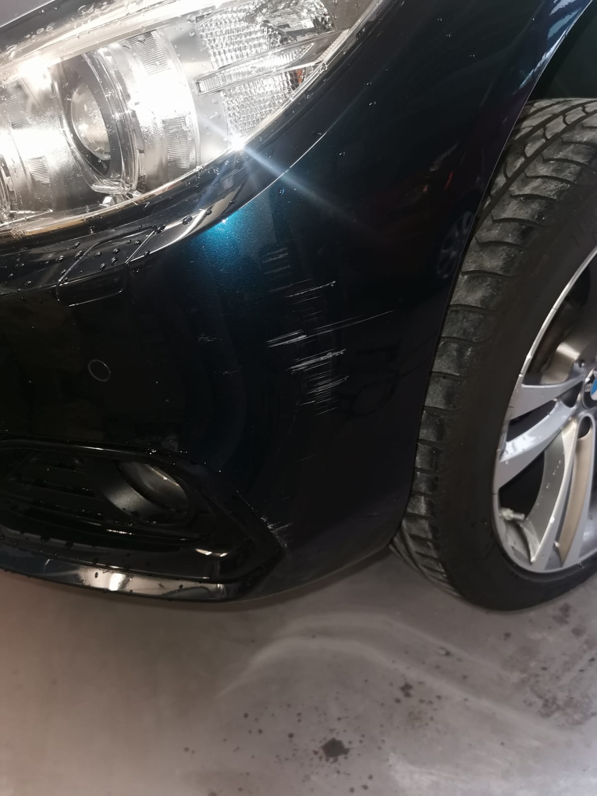 Stoßstange mit Kratzern - Vorher